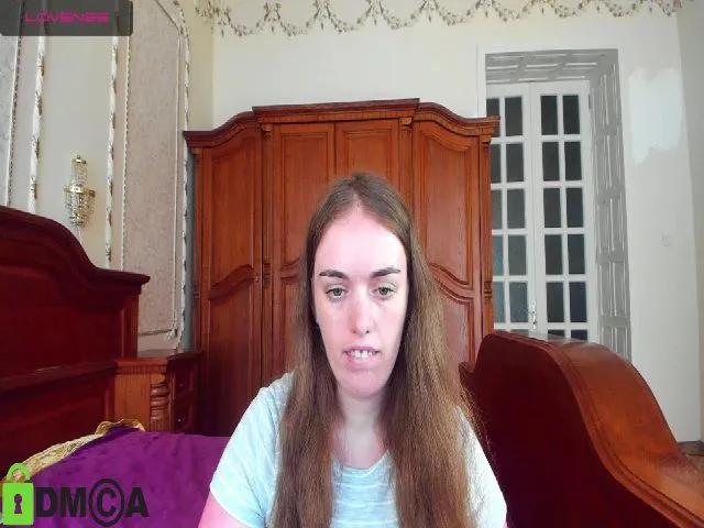 Live sex webcam photo for Fi_Lena #263671704