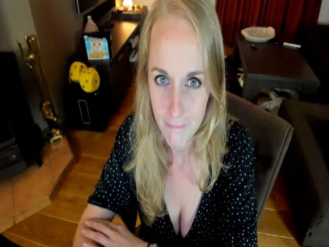 Live sex webcam photo for WildestKitten #259494800