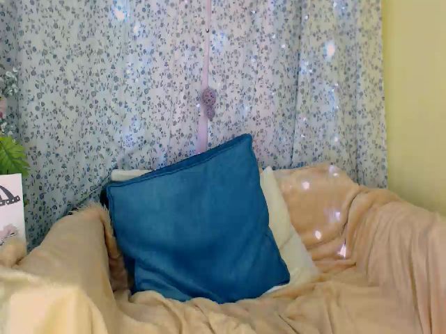 Live sex webcam photo for MisSweeTight #262447176