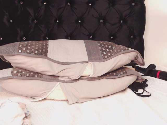 Live sex webcam photo for NicolBlack #241249372