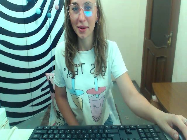 Live sex webcam photo for HeartGirl #260398883