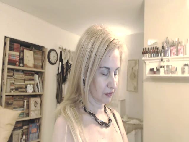 Live sex webcam photo for CHARISS #261691486