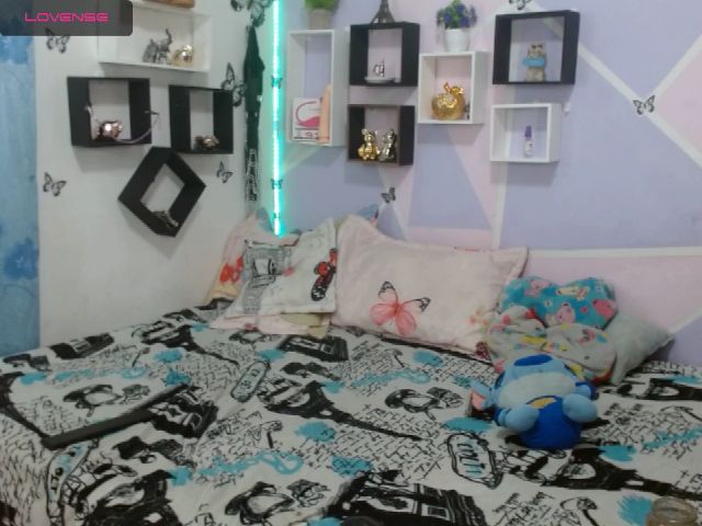 Live sex webcam photo for Emma_Bowis #254347621