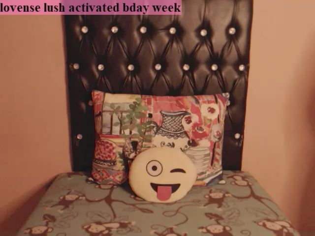 Live sex webcam photo for PARADISEQEEN #254287454