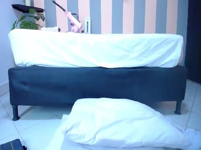 Live sex webcam photo for Aleja_10 #265209950