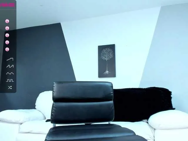 Live sex webcam photo for TracyMillerX #241059076
