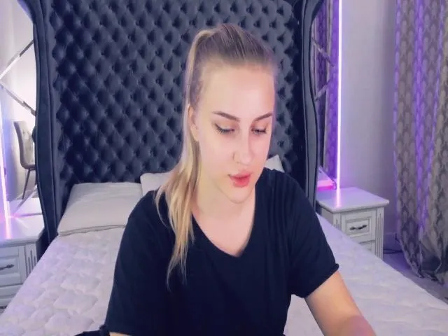 Live sex webcam photo for SantaGirll #254053750