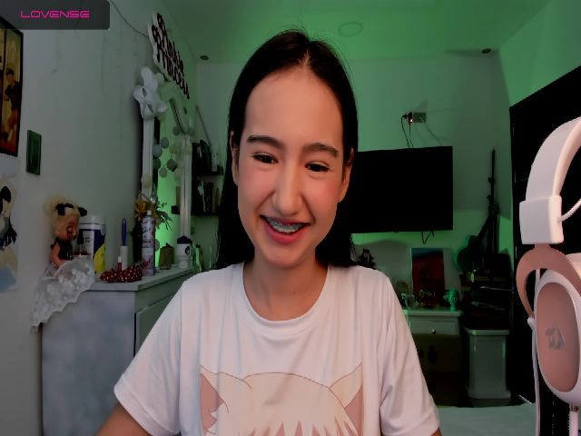 Live sex webcam photo for AnnieJulieth #258859248