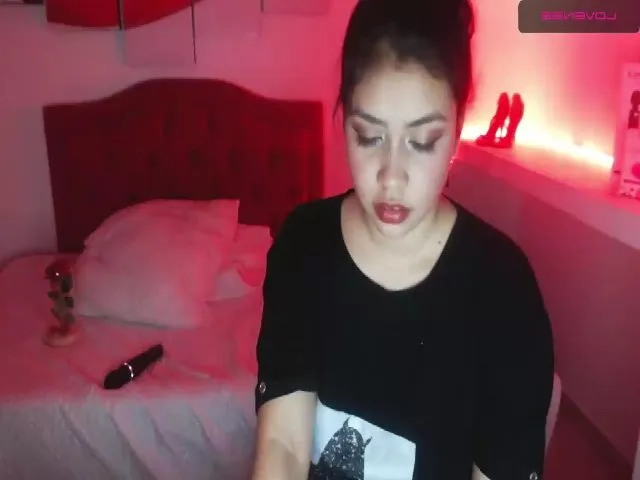 Live sex webcam photo for Darlaa__doll #253310278