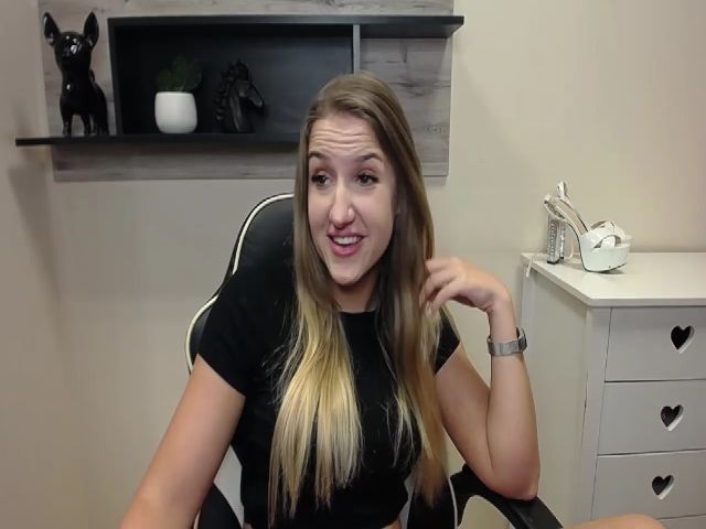 Live sex webcam photo for WILDemilly #256199499