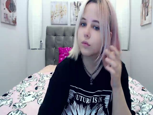 Live sex webcam photo for Helokit #258453063