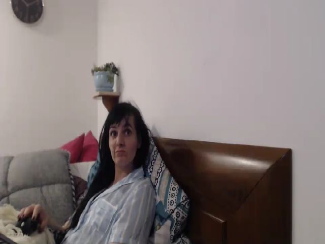 Live sex webcam photo for isabellazee2 #255196530