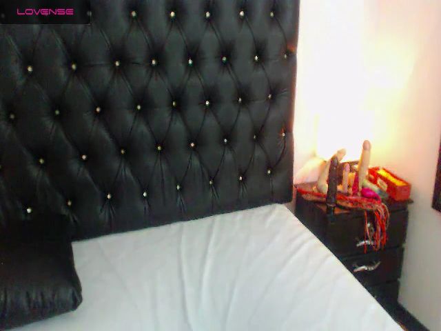 Live sex webcam photo for Shantal_19 #253925645