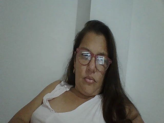 Live sex webcam photo for SweetLola01 #262547339