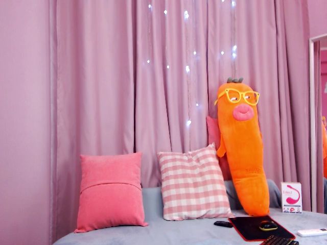 Live sex webcam photo for ArianaPetite #255841097