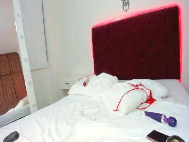 Live sex webcam photo for LittleRed2u #263512117