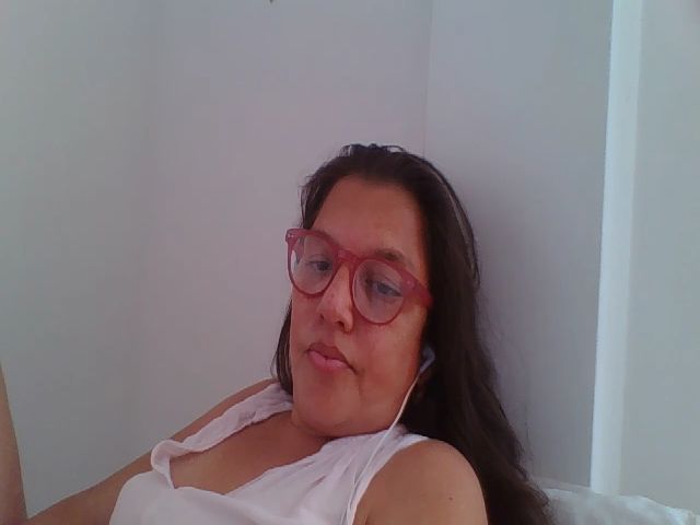 Live sex webcam photo for SweetLola01 #260871370