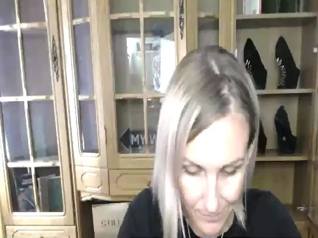 Live sex webcam photo for MiliEsiens #263613239