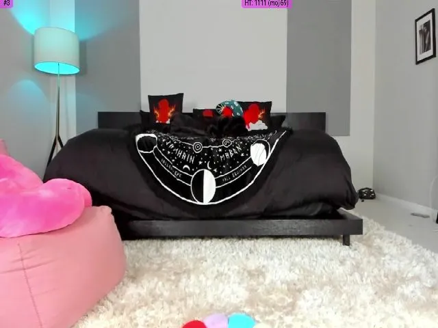 Live sex webcam photo for KasaraWood #259725794