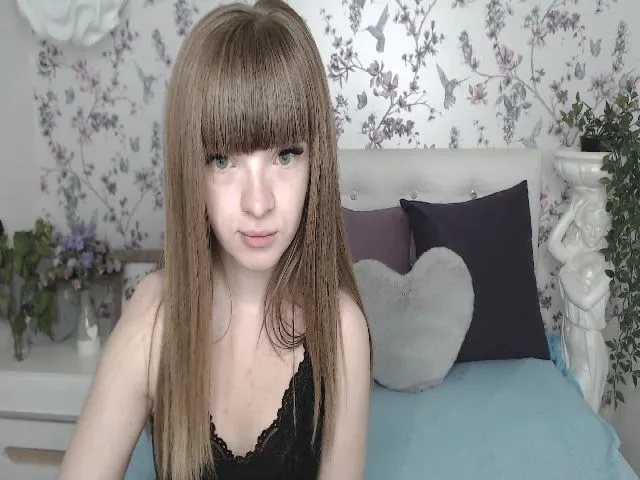 Live sex webcam photo for Ssexy_Kitty #252446926