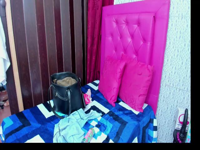 Live sex webcam photo for laura_1_ #254794890