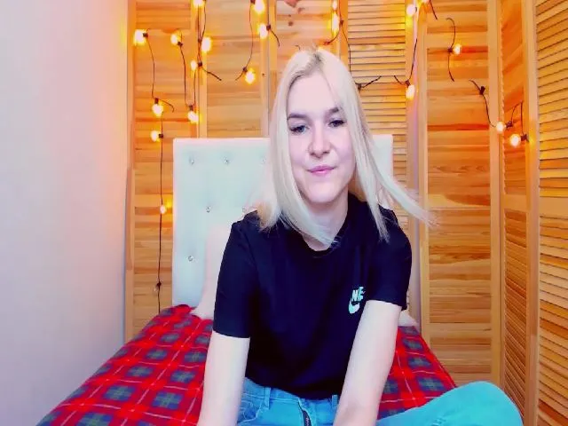 Live sex webcam photo for MarliTes #255552998