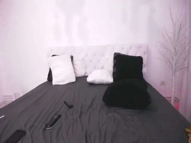 Live sex webcam photo for Mymysterryy24 #261242877