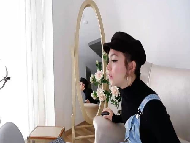 Live sex webcam photo for Anne_boleyn_ #254517419