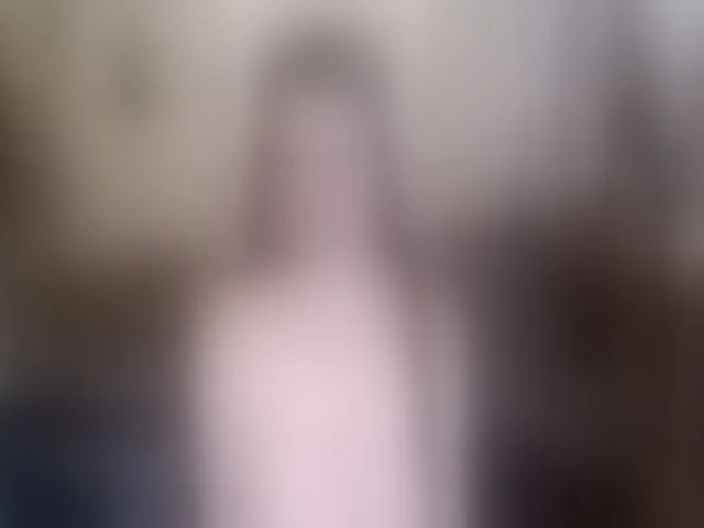 Live sex webcam photo for McKenzie_xoxo #261676941
