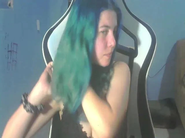 Live sex webcam photo for XOXBLUEXOX #253609057