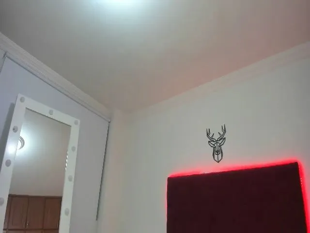 Live sex webcam photo for LittleRed2u #261781174