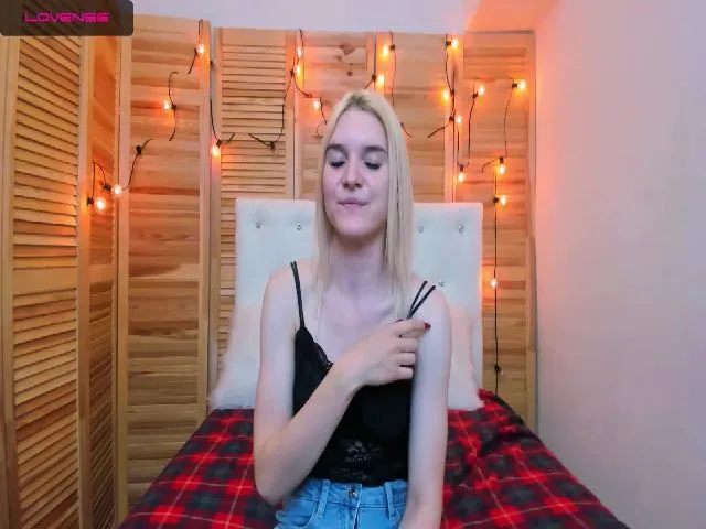 Live sex webcam photo for MarliTes #263515225