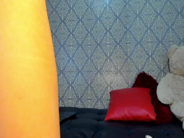 Live sex webcam photo for Juanitaa_01 #252688632