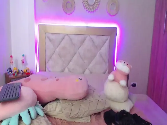 Live sex webcam photo for Sophie_pink18 #255170117