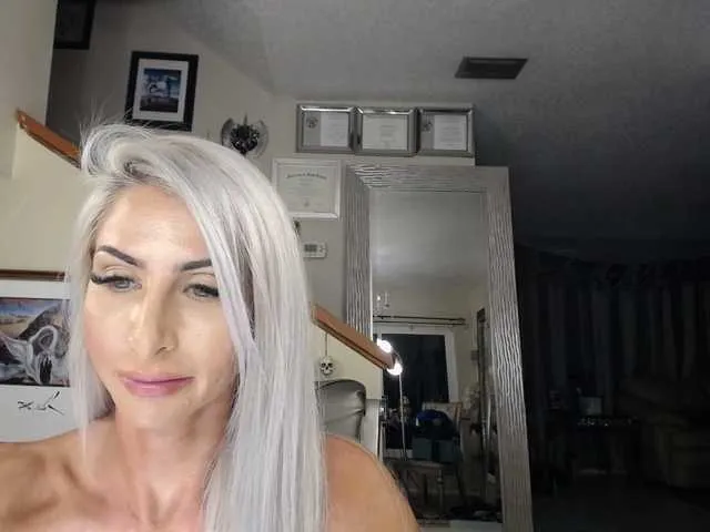 Live sex webcam photo for adrianna_fox #287953157