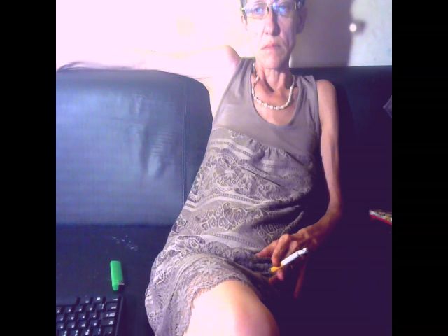 Live sex webcam photo for Sexygeny #252697112