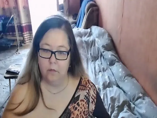 Live sex webcam photo for HotXXXGirl1 #252975335