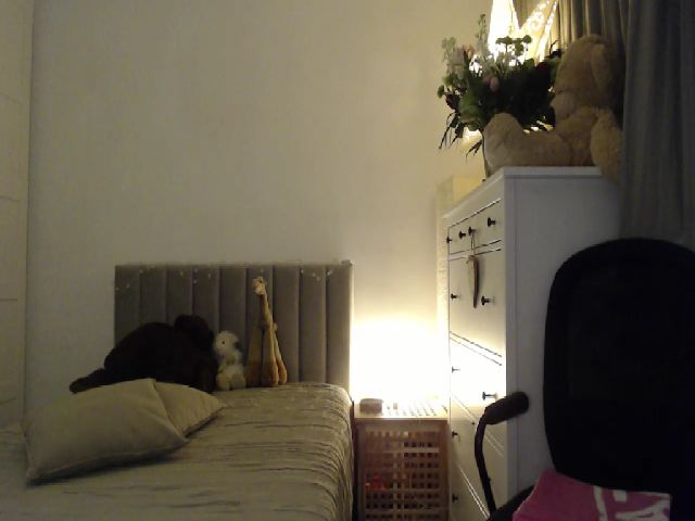 Live sex webcam photo for SexyJulie #263828113