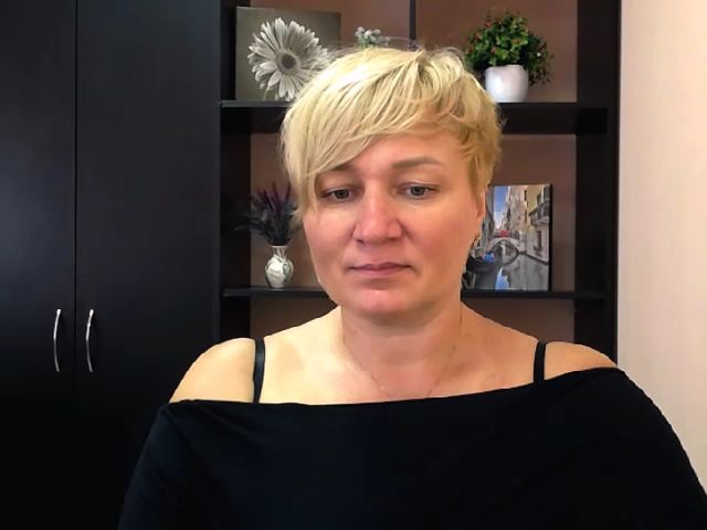 Live sex webcam photo for KailyMey #261360192