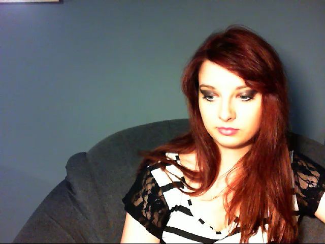 Live sex webcam photo for VirginLuna18 #256023382