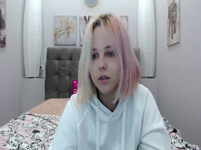 Live sex webcam photo for Helokit #256818282