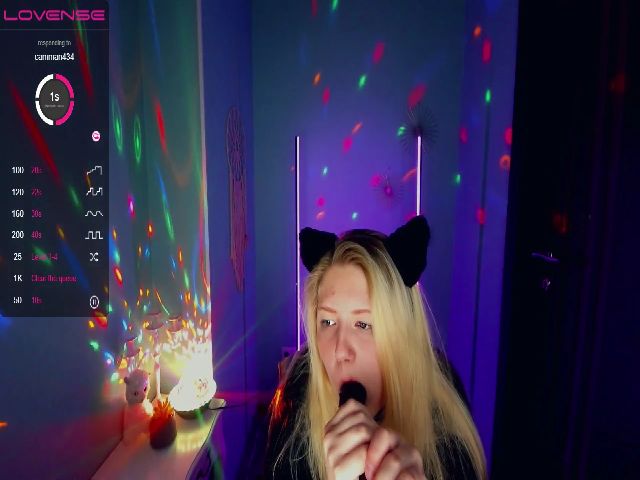 Live sex webcam photo for TinkerrBelll #257936355