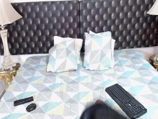 Live sex webcam photo for SharaEbony1 #263156235