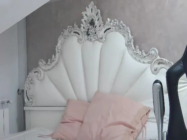 Live sex webcam photo for SoffyyHot #254840409