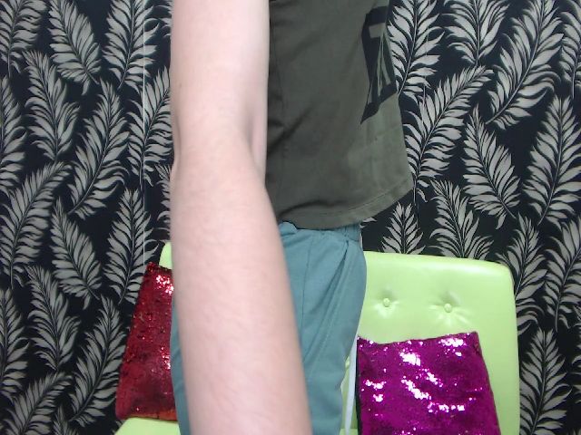 Live sex webcam photo for MollyTravis #257918512