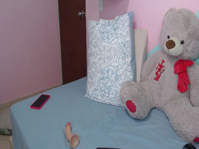 Live sex webcam photo for Valeria_sky #258903337