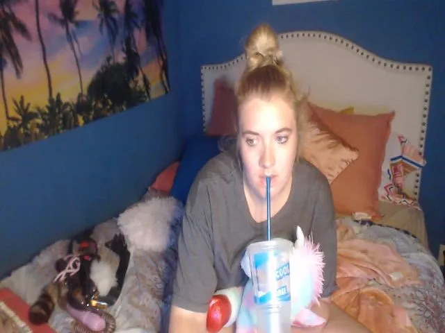 Live sex webcam photo for SnowWhiteXxxx #253986272