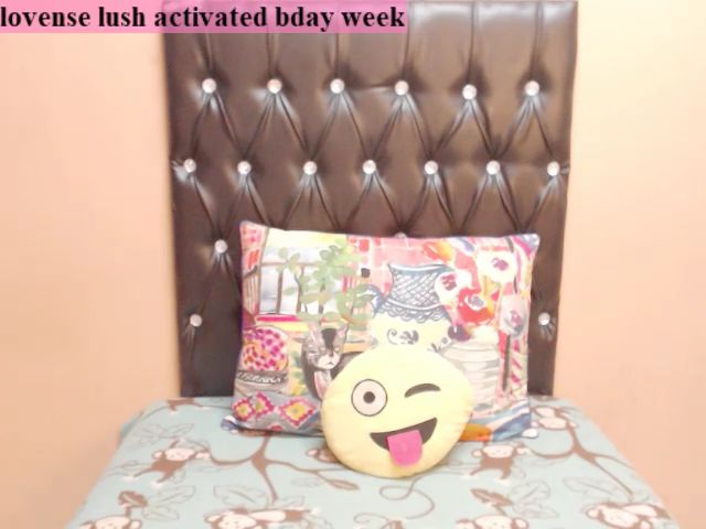 Live sex webcam photo for PARADISEQEEN #254236852