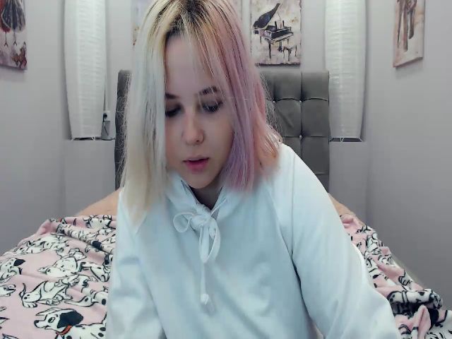 Live sex webcam photo for Helokit #256680393