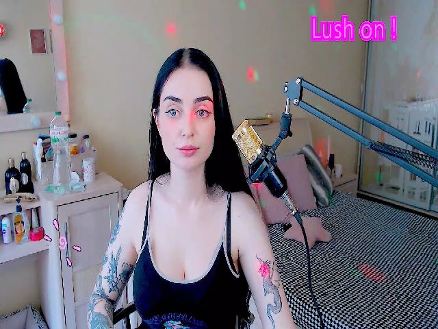 Live sex webcam photo for sunshinebabee #258070217